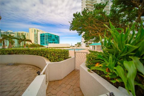 Снять в аренду кондоминиум в Санни-Айлс-Бич, Флорида 2 спальни, 135.64м2, № 2027386 - фото 13