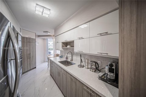 Снять в аренду кондоминиум в Санни-Айлс-Бич, Флорида 2 спальни, 135.64м2, № 2027386 - фото 6