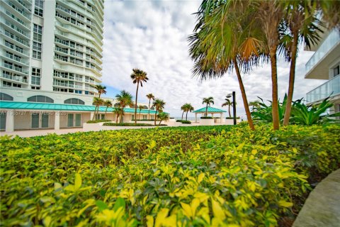 Снять в аренду кондоминиум в Санни-Айлс-Бич, Флорида 2 спальни, 135.64м2, № 2027386 - фото 16