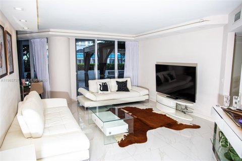 Снять в аренду кондоминиум в Санни-Айлс-Бич, Флорида 2 спальни, 135.64м2, № 2027386 - фото 3