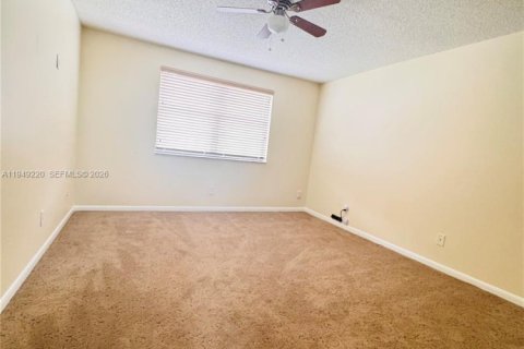 Condominio en alquiler en Tamarac, Florida, 2 dormitorios, 117.99 m2 № 2010351 - foto 9