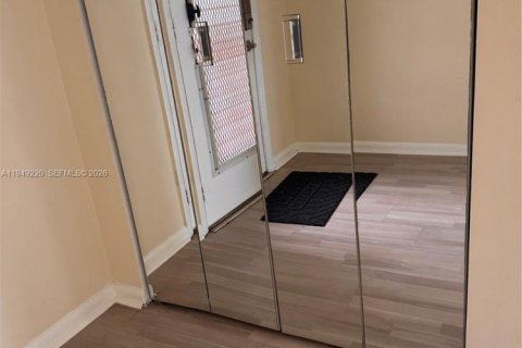 Condominio en alquiler en Tamarac, Florida, 2 dormitorios, 117.99 m2 № 2010351 - foto 5