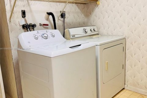 Condominio en alquiler en Tamarac, Florida, 2 dormitorios, 117.99 m2 № 2010351 - foto 14