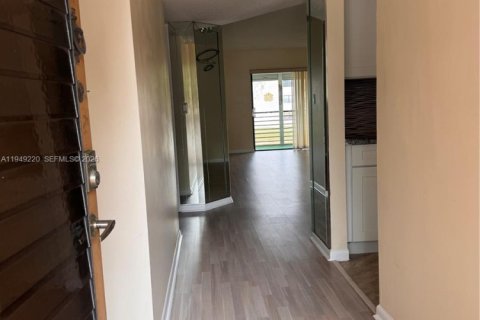 Condominio en alquiler en Tamarac, Florida, 2 dormitorios, 117.99 m2 № 2010351 - foto 6