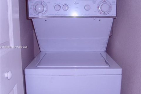 Снять в аренду кондоминиум в Бей-Харбор-Айлендс, Флорида 2 спальни, 100.33м2, № 1992636 - фото 10