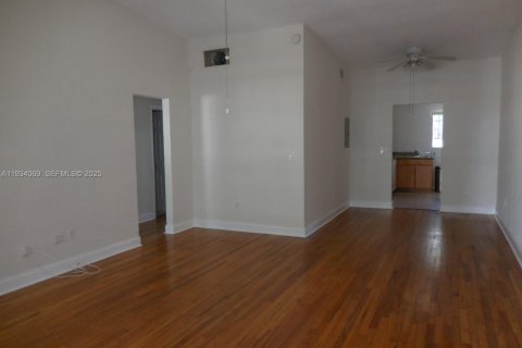 Снять в аренду кондоминиум в Бей-Харбор-Айлендс, Флорида 2 спальни, 100.33м2, № 1992636 - фото 4