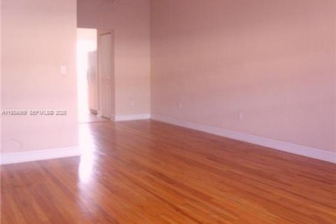 Снять в аренду кондоминиум в Бей-Харбор-Айлендс, Флорида 2 спальни, 100.33м2, № 1992636 - фото 5