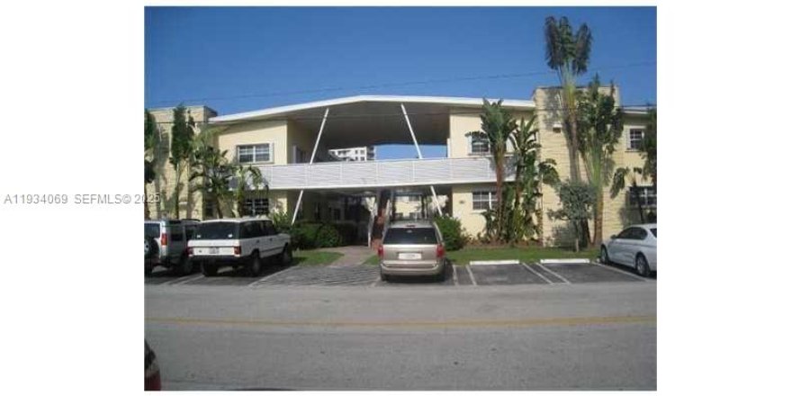 Кондоминиум с 2 спальнями в Бей-Харбор-Айлендс, Флорида № 1992636