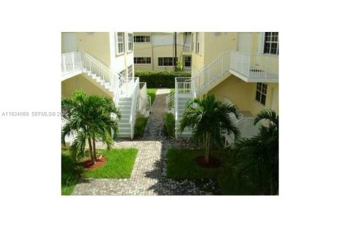 Снять в аренду кондоминиум в Бей-Харбор-Айлендс, Флорида 2 спальни, 100.33м2, № 1992636 - фото 11