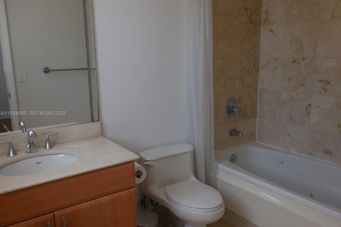 Снять в аренду кондоминиум в Бей-Харбор-Айлендс, Флорида 2 спальни, 100.33м2, № 1992636 - фото 8