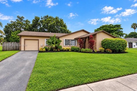 House in Homestead, Florida 3 bedrooms, 163.6 sq.m. № 2383258