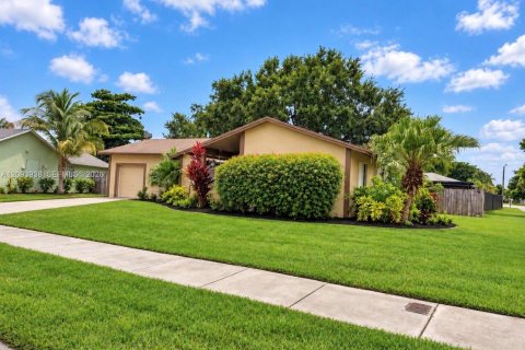 House in Homestead, Florida 3 bedrooms, 163.6 sq.m. № 2383258 - photo 3