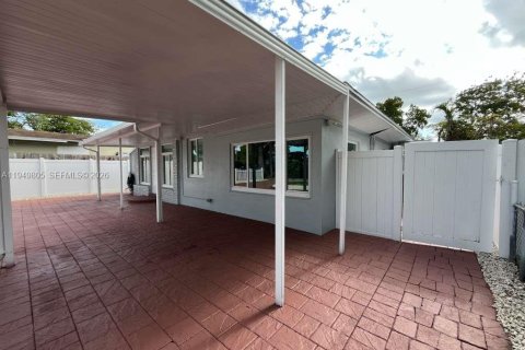 Villa ou maison à vendre à Hollywood, Floride: 3 chambres, 95.88 m2 № 2005553 - photo 4