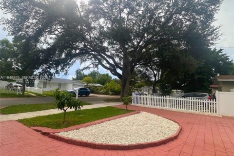 Villa ou maison à vendre à Hollywood, Floride: 3 chambres, 95.88 m2 № 2005553 - photo 8