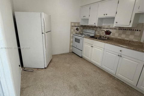 Снять в аренду квартиру в Форт-Лодердейл, Флорида 2 спальни, 1277.87м2, № 1986590 - фото 3