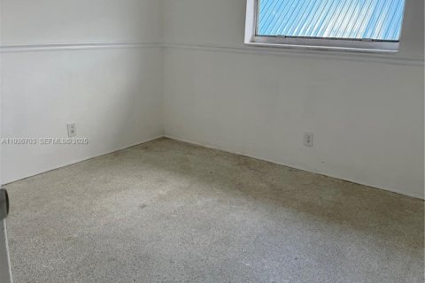 Снять в аренду квартиру в Форт-Лодердейл, Флорида 2 спальни, 1277.87м2, № 1986590 - фото 7