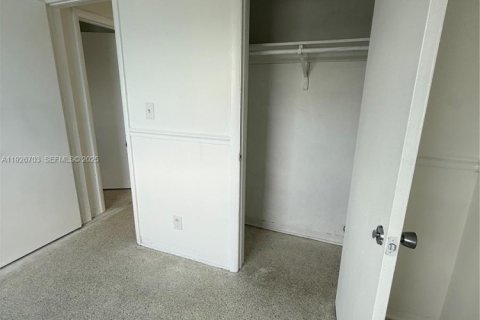 Снять в аренду квартиру в Форт-Лодердейл, Флорида 2 спальни, 1277.87м2, № 1986590 - фото 6