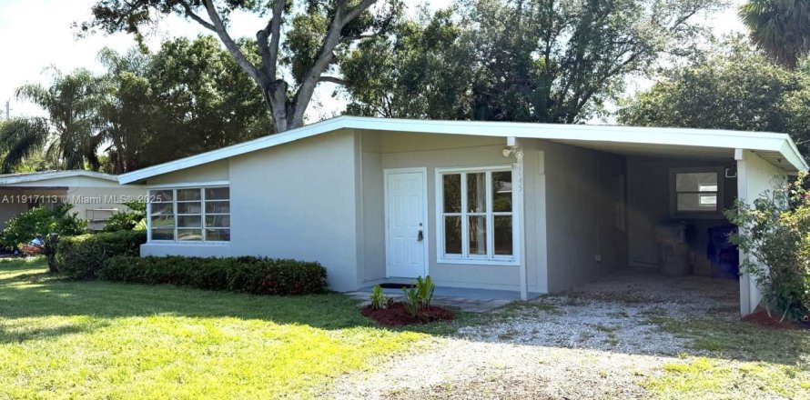 House in Vero Beach, Florida 3 bedrooms, 101.64 sq.m. № 1973394
