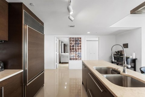 Condo in Miami, Florida, 2 bedrooms № 2401219 - photo 10