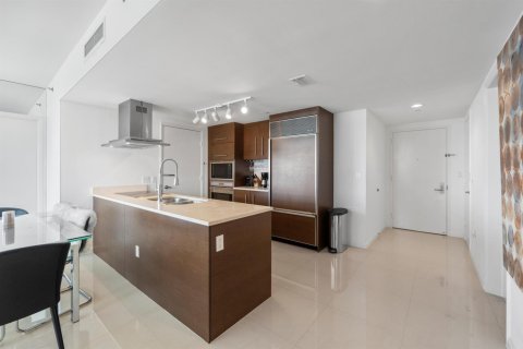 Condo in Miami, Florida, 2 bedrooms № 2401219 - photo 6