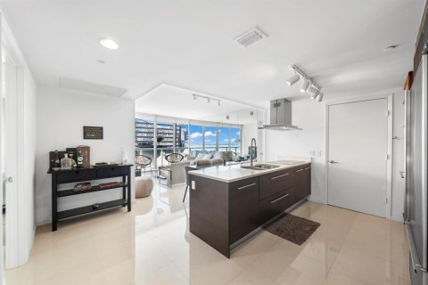 Condo in Miami, Florida, 2 bedrooms № 2401219 - photo 8