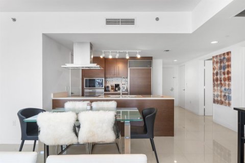 Condo in Miami, Florida, 2 bedrooms № 2401219 - photo 12