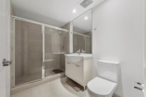 Condo in Miami, Florida, 2 bedrooms № 2401219 - photo 18