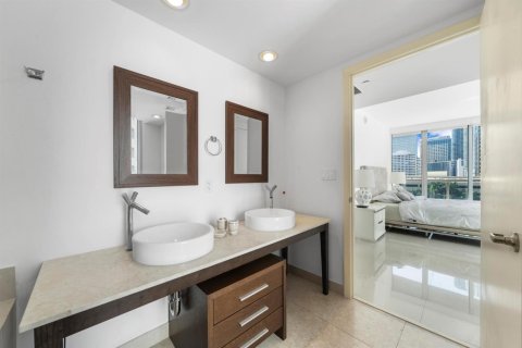 Condo in Miami, Florida, 2 bedrooms № 2401219 - photo 14