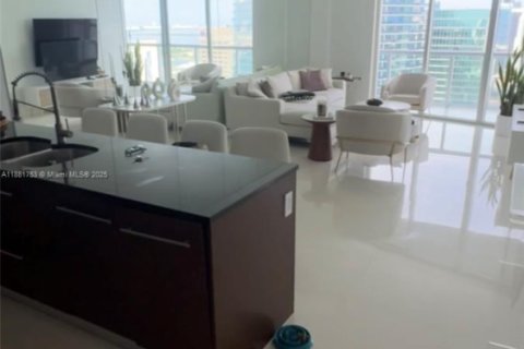 Condo in Miami, Florida, 1 bedroom  № 1924713 - photo 1