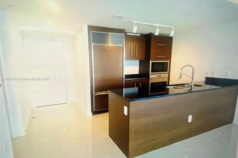 Condo in Miami, Florida, 1 bedroom  № 1924713 - photo 4