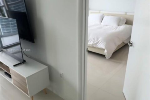 Condo in Miami, Florida, 1 bedroom  № 1924713 - photo 7