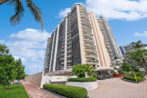 Condo in Miami Beach, Florida, 2 bedrooms  № 1867382 - photo 25