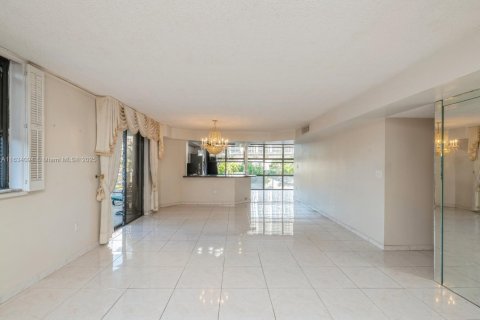 Condo in Miami Beach, Florida, 2 bedrooms  № 1867382 - photo 1