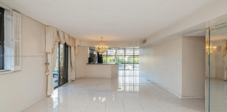 Condo in Miami Beach, Florida, 2 bedrooms № 1867382