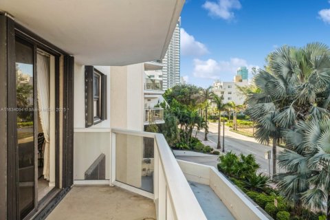 Condo in Miami Beach, Florida, 2 bedrooms  № 1867382 - photo 7