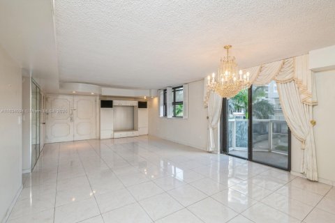 Condo in Miami Beach, Florida, 2 bedrooms  № 1867382 - photo 5