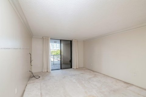 Condo in Miami Beach, Florida, 2 bedrooms  № 1867382 - photo 14
