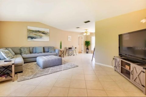 Casa en alquiler en Port Charlotte, Florida, 3 dormitorios, 157.28 m2 № 1884884 - foto 2