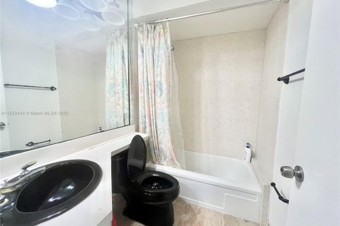 Купить кондоминиум в Форт-Лодердейл, Флорида 2 спальни, 89.19м2, № 2089259 - фото 15
