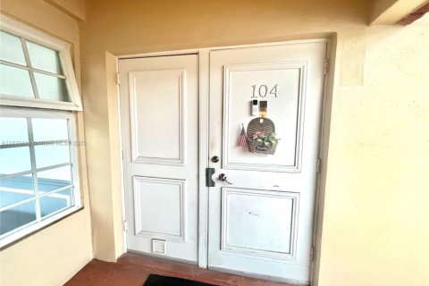 Купить кондоминиум в Форт-Лодердейл, Флорида 2 спальни, 89.19м2, № 2089259 - фото 3