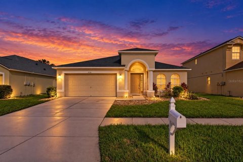 Villa ou maison à Land O' Lakes, Floride 4 chambres, 185.34 m2 № 2420425