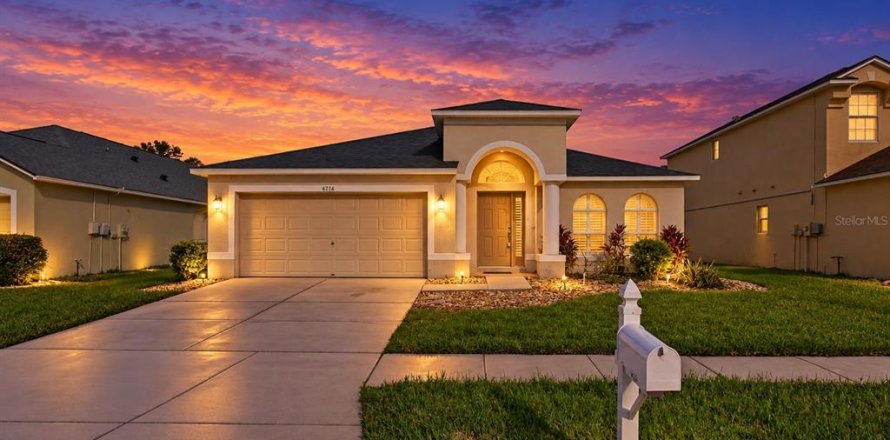 Villa ou maison à Land O' Lakes, Floride 4 chambres, 185.34 m2 № 2420425