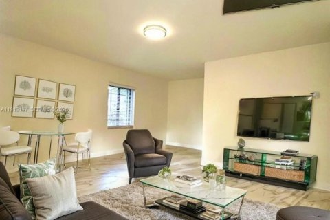 House in Fort Lauderdale, Florida 2 bedrooms, 66.89 sq.m. № 2007344 - photo 5