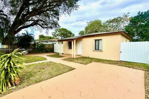 House in Fort Lauderdale, Florida 2 bedrooms, 66.89 sq.m. № 2007344 - photo 2