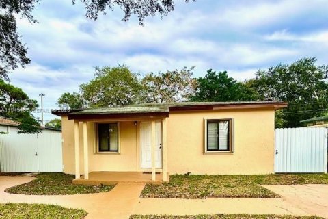 House in Fort Lauderdale, Florida 2 bedrooms, 66.89 sq.m. № 2007344