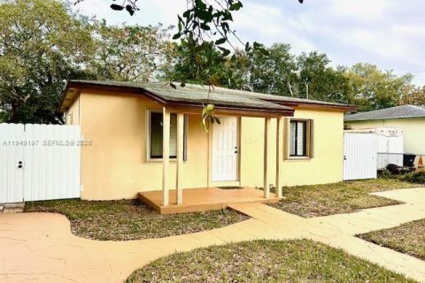 House in Fort Lauderdale, Florida 2 bedrooms, 66.89 sq.m. № 2007344 - photo 3