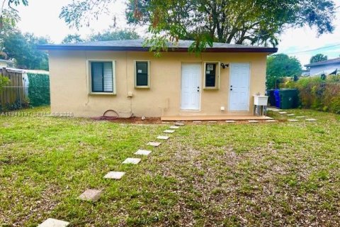 House in Fort Lauderdale, Florida 2 bedrooms, 66.89 sq.m. № 2007344 - photo 4