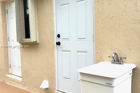 House in Fort Lauderdale, Florida 2 bedrooms, 66.89 sq.m. № 2007344 - photo 15