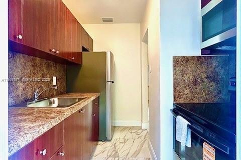 House in Fort Lauderdale, Florida 2 bedrooms, 66.89 sq.m. № 2007344 - photo 8