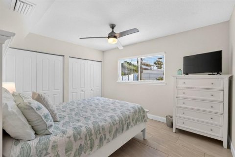 House in New Smyrna Beach, Florida 4 bedrooms, 224.45 sq.m. № 2197765 - photo 16
